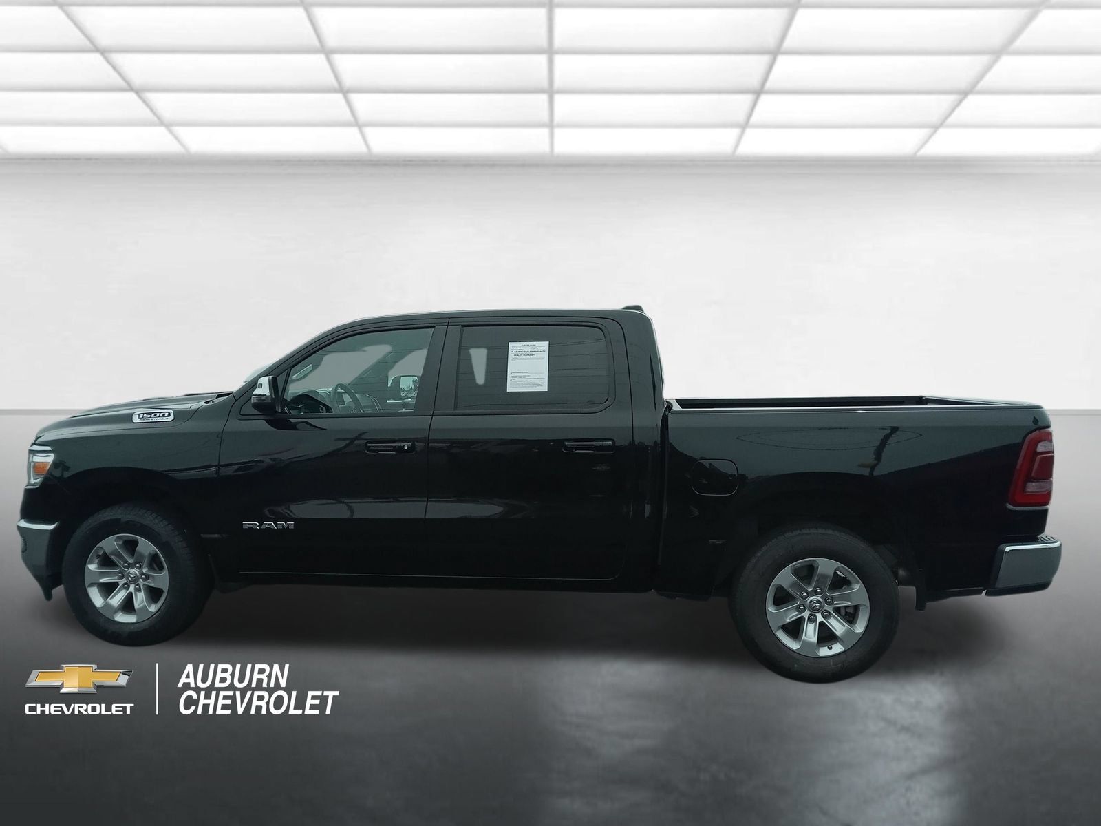 Used 2024 RAM 1500 Laramie AWD/4WD image 6