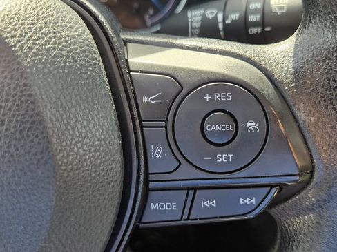 Used 2024 Toyota RAV4 XLE AWD/4WD image 25