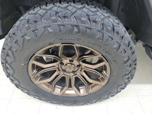 Used 2024 Jeep Wrangler Unlimited Rubicon 4xe w/ Convenience Group AWD/4WD image 9