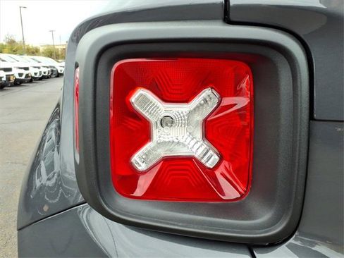 Certified 2023 Jeep Renegade Latitude w/ Premium Group image 10