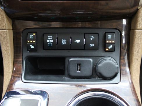 Used 2016 Buick Enclave Premium w/ Experience Buick Package FWD image 34