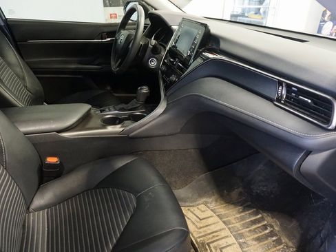 Used 2023 Toyota Camry SE image 19