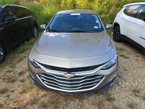 Used 2024 Chevrolet Malibu LT FWD image 2