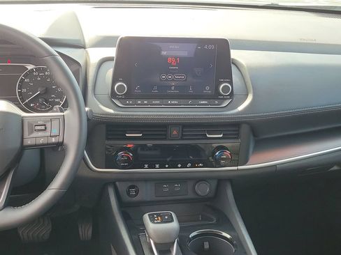 Certified 2025 Nissan Rogue SV FWD image 25