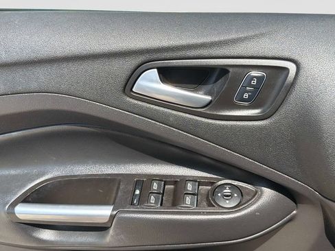 Used 2017 Ford C-MAX Energi Titanium w/ Equipment Group 501A FWD image 19
