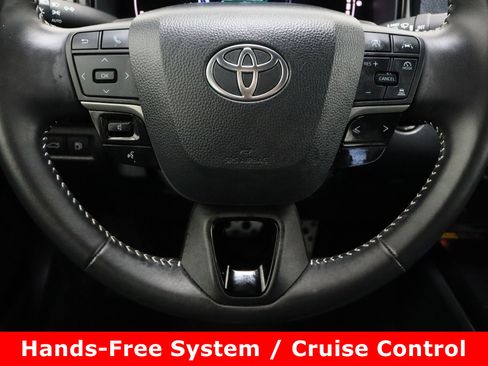 Used 2025 Toyota Camry SE image 24