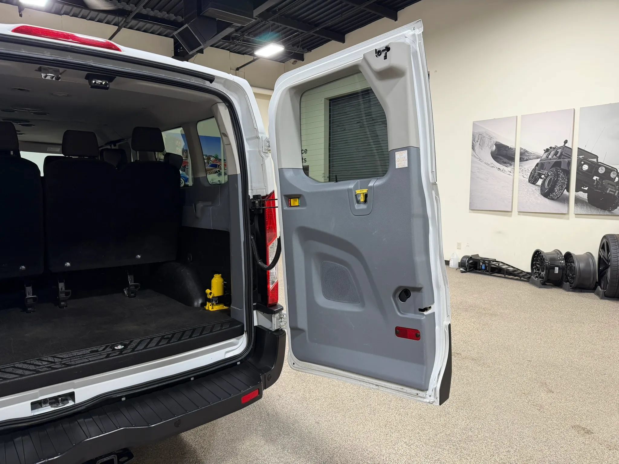 Used 2019 Ford Transit 350 XLT RWD image 20