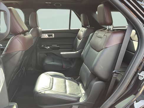 Certified 2023 Ford Explorer Platinum w/ Technology Package AWD/4WD image 48