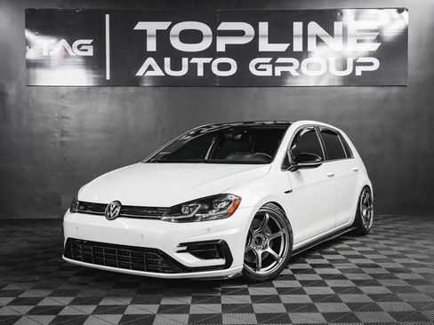 Used 2018 Volkswagen Golf R 4-Door image 2