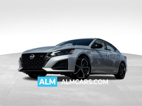 Used 2024 Nissan Altima 2.5 SR FWD image 1