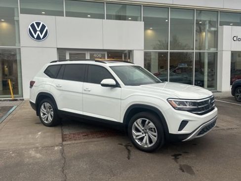 Used 2023 Volkswagen Atlas SE w/ Panoramic Sunroof Package image 3