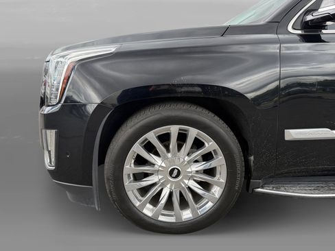 Used 2017 Cadillac Escalade Luxury AWD/4WD image 9
