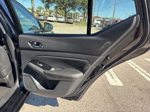 Used 2023 Nissan Altima 2.5 SL FWD image 17