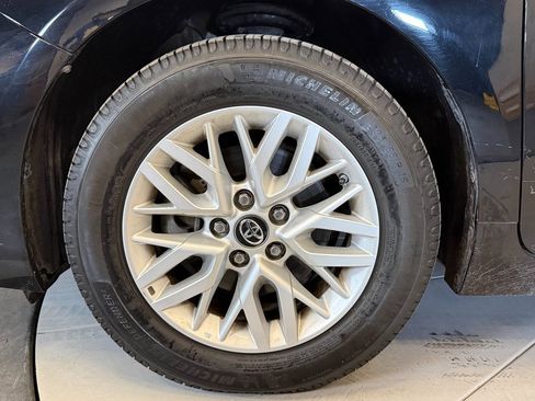 Used 2017 Toyota Camry LE image 24