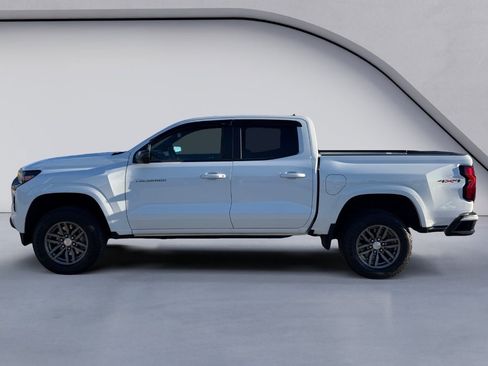 Used 2024 Chevrolet Colorado LT image 2