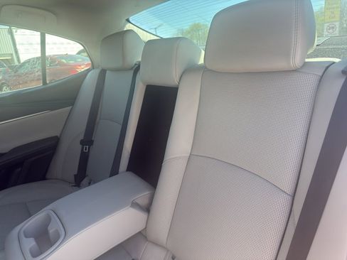 Used 2025 Toyota Camry XLE w/ Premium Package image 9