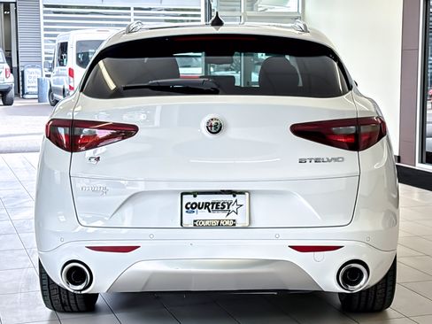 Used 2020 Alfa Romeo Stelvio Ti Lusso AWD/4WD image 5