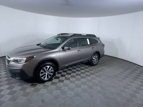 Used 2022 Subaru Outback Premium image 3