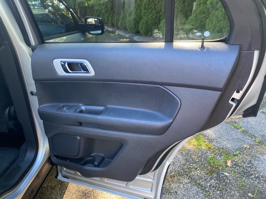 Used 2013 Ford Explorer XLT FWD image 24