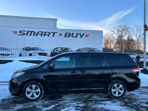 Used 2012 Toyota Sienna image 9