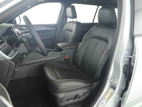 New 2025 Jeep Grand Cherokee L Limited image 12