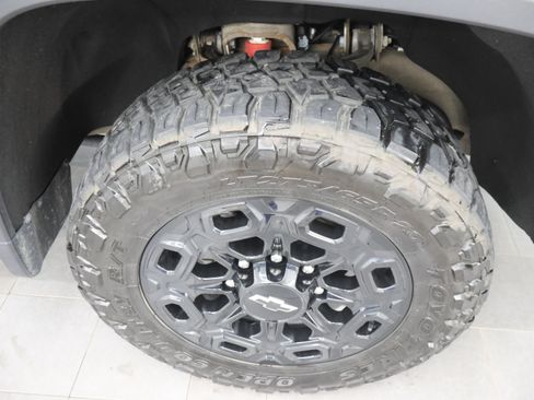 Used 2024 Chevrolet Silverado 3500 High Country w/ High Country Premium Package AWD/4WD image 3
