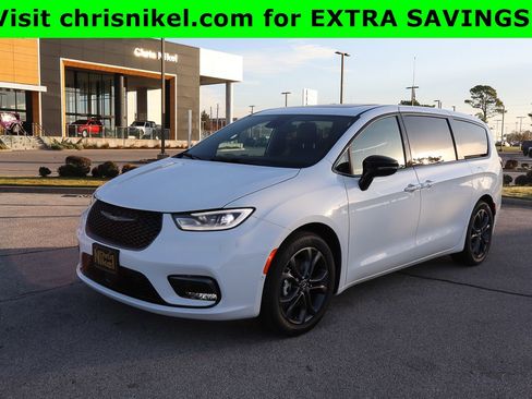 New 2026 Chrysler Pacifica Select image 1