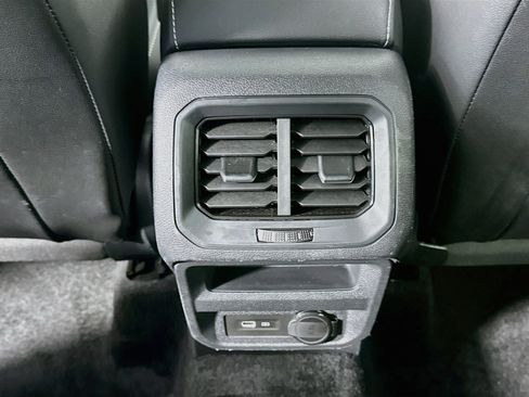 Used 2023 Volkswagen Tiguan SE w/ Panoramic Sunroof Package FWD image 28