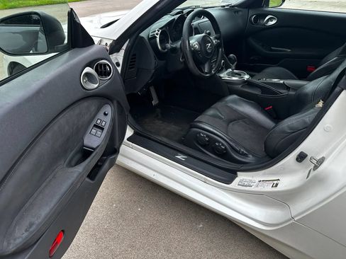 Used 2014 Nissan 370Z Touring RWD image 26