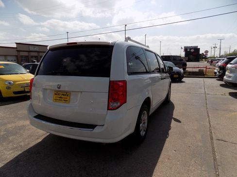 Used 2012 RAM C/V w/ UConnect Hands-Free Group FWD image 4