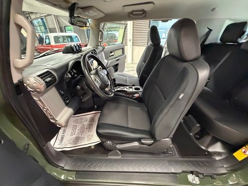 Used 2012 Toyota FJ Cruiser 4WD w/ Upgrade Pkg image 52