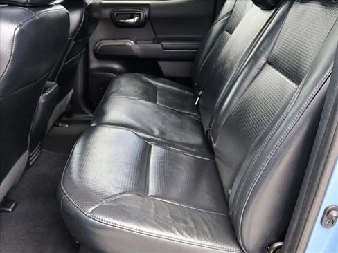 Used 2019 Toyota Tacoma TRD Sport w/ TRD Premium Sport Package AWD/4WD image 23