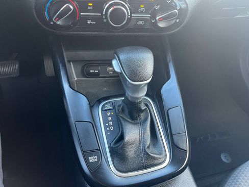 Used 2025 Kia Soul LX w/ LX Technology Package FWD image 38