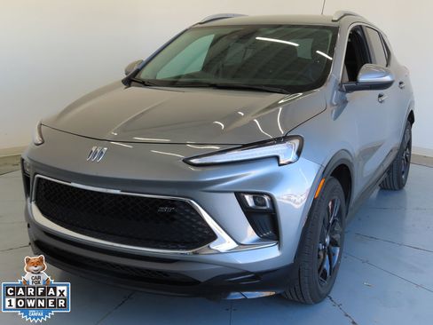 Used 2024 Buick Encore GX Sport Touring image 9