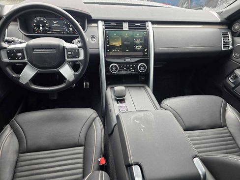 Used 2023 Land Rover Discovery Metropolitan Edition image 22