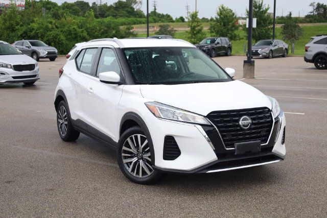 Used 2021 Nissan Kicks SV FWD image 2
