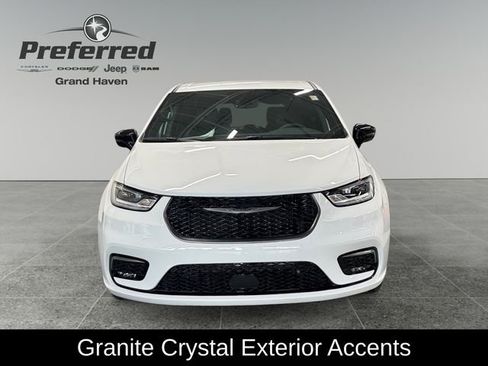 New 2026 Chrysler Pacifica Select image 11