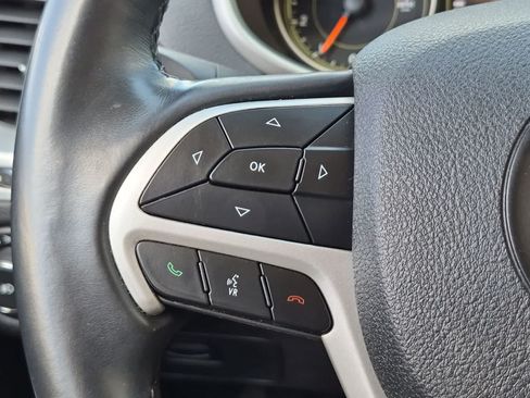 Used 2018 Jeep Cherokee Latitude Plus AWD/4WD image 22