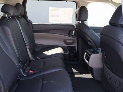 New 2026 Kia Carnival EX FWD image 11