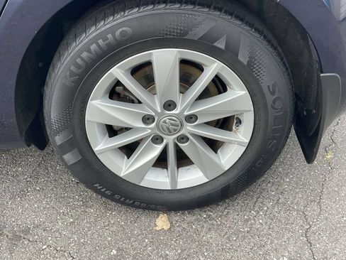Used 2017 Volkswagen Golf S FWD image 9
