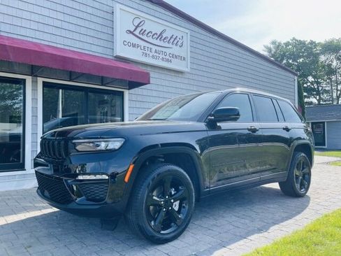 Used 2024 Jeep Grand Cherokee Limited w/ Black Appearance Package AWD/4WD image 1