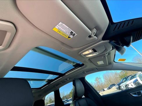 Used 2022 Volvo XC60 B5 Momentum w/ Climate Package image 13