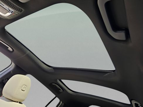 Used 2026 Mercedes-Benz GLB 250 image 18