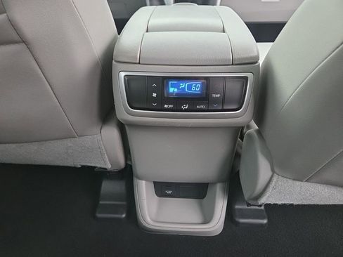 Used 2019 Toyota Highlander Limited image 27