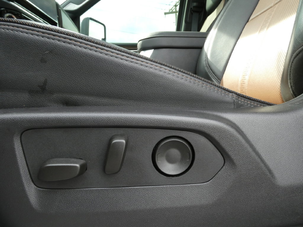 Certified 2025 Chevrolet Silverado 1500 High Country w/ Technology Package AWD/4WD image 26