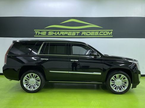 Used 2020 Cadillac Escalade Platinum image 11