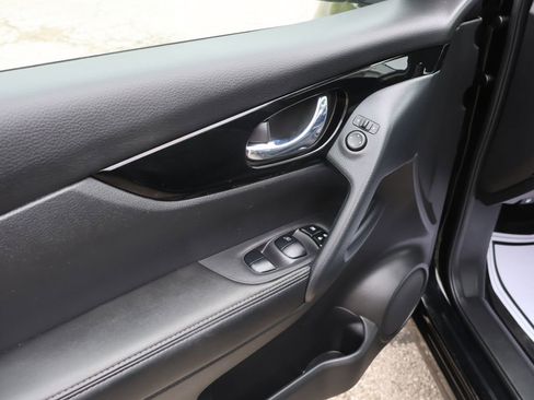 Used 2022 Nissan Rogue Sport SL image 14