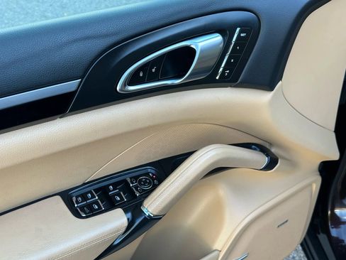 Used 2014 Porsche Cayenne Platinum Edition image 12