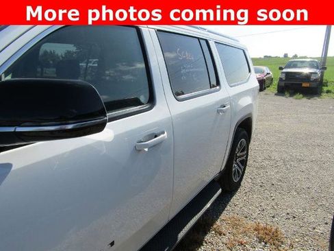 Used 2025 Jeep Wagoneer L Series II AWD/4WD image 2