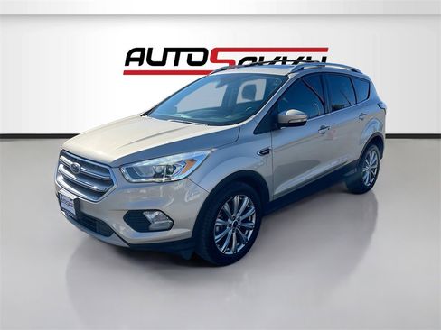 Used 2017 Ford Escape Titanium image 3